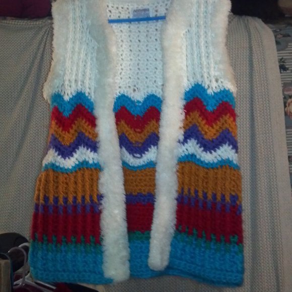 Sweater  Vest - Picture 4 of 4